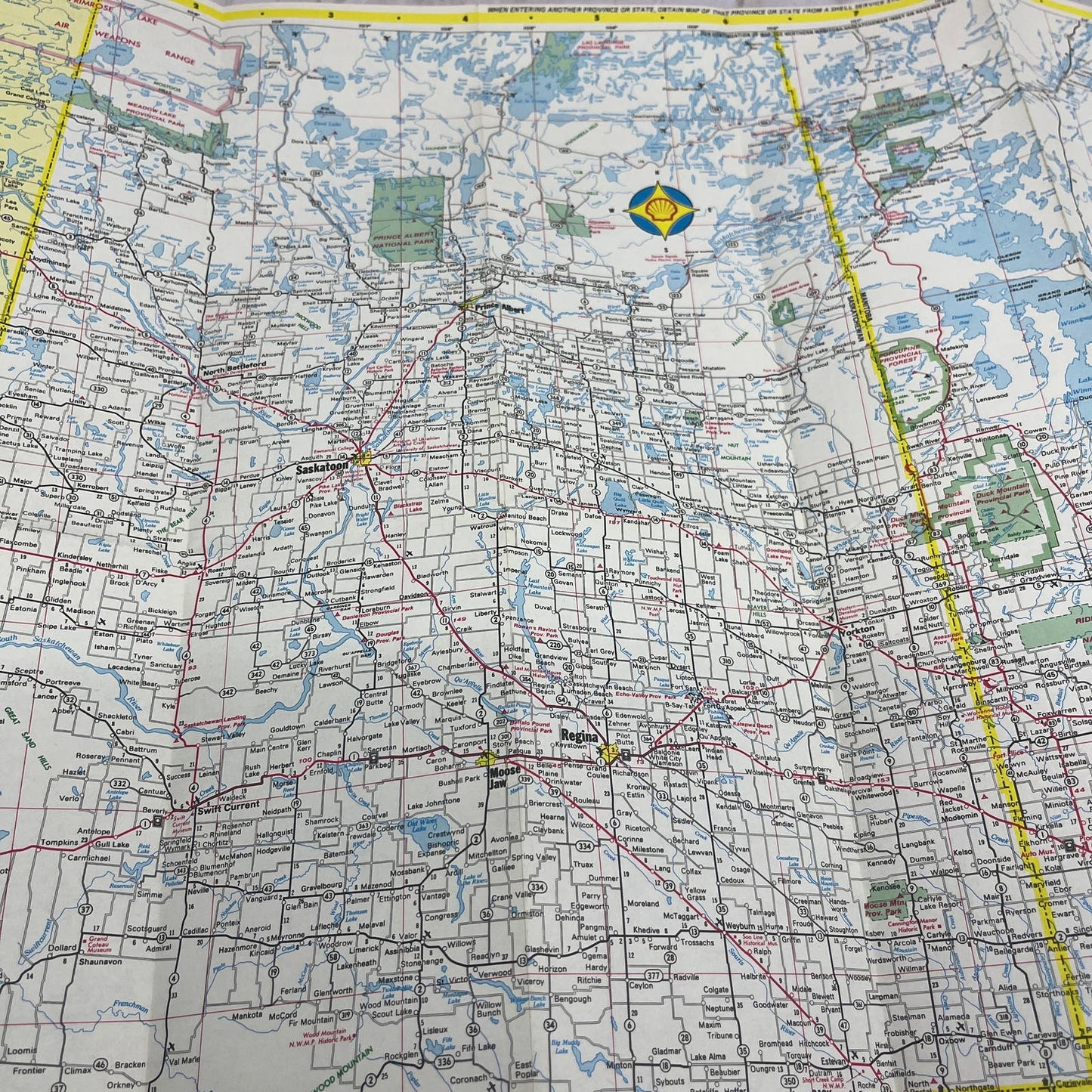 1972-73 Shell Oil Manitoba Saskatchewan Canada Travel Map Fold Out TG8-Z