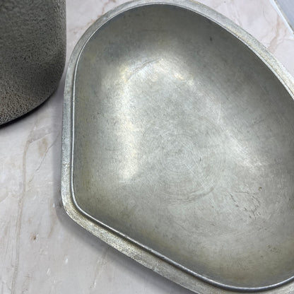 1930s Century Silver Seal Hammered Cast Aluminum Triangle Heart Pot & Lid TH5