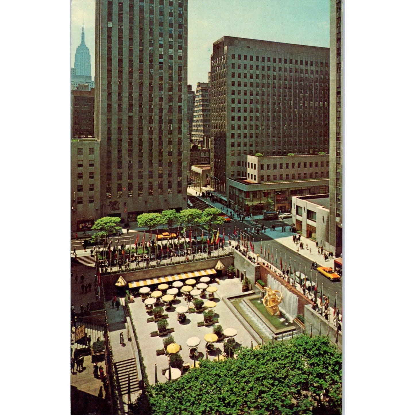 1964 Plaza of Rockefeller Center New York City Vintage Postcard PE3