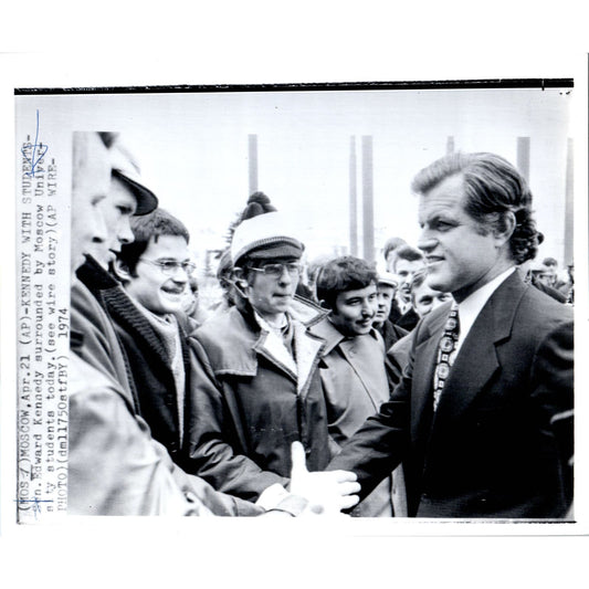 Senator Ted Kennedy w/ Moscow University Students 1974 8x10 Press Photo D1-P