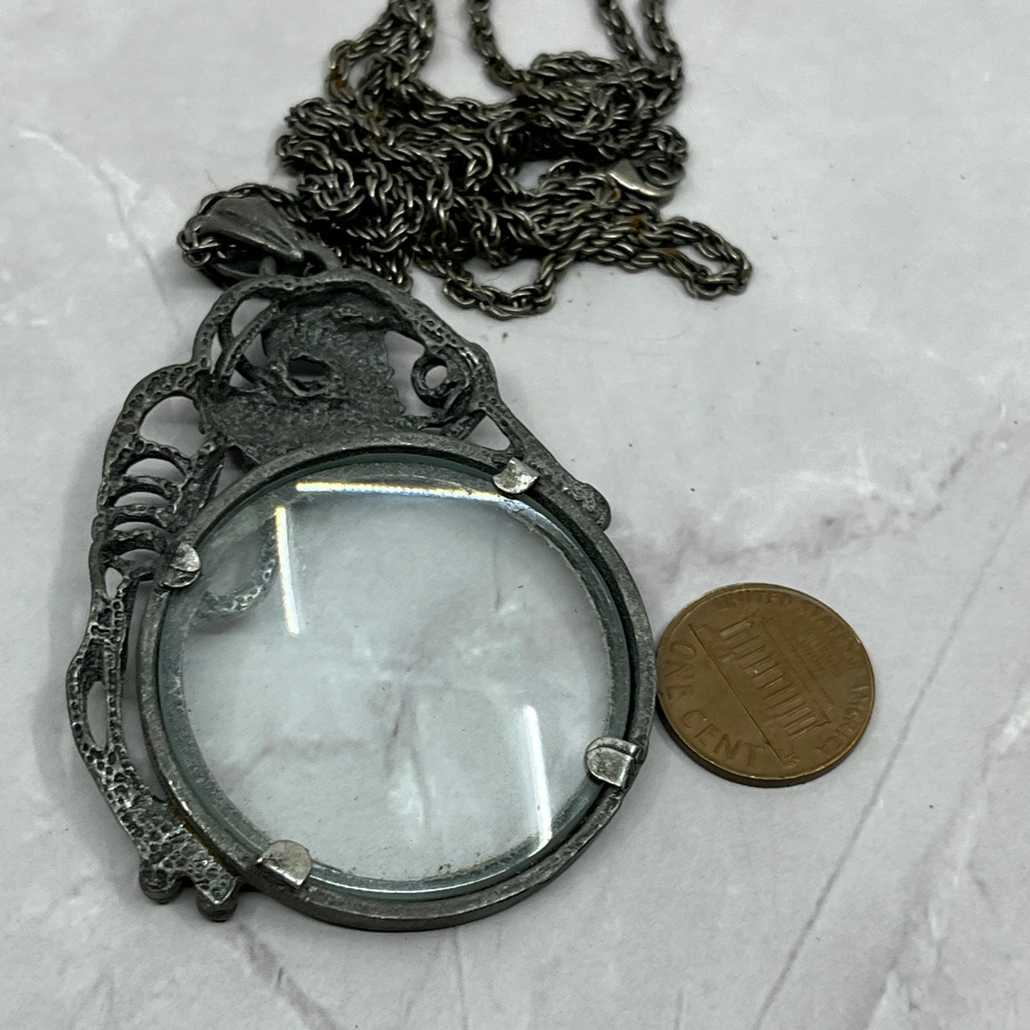 Vintage Art Nouveau Magnifying Glass Pendant Necklace SC1