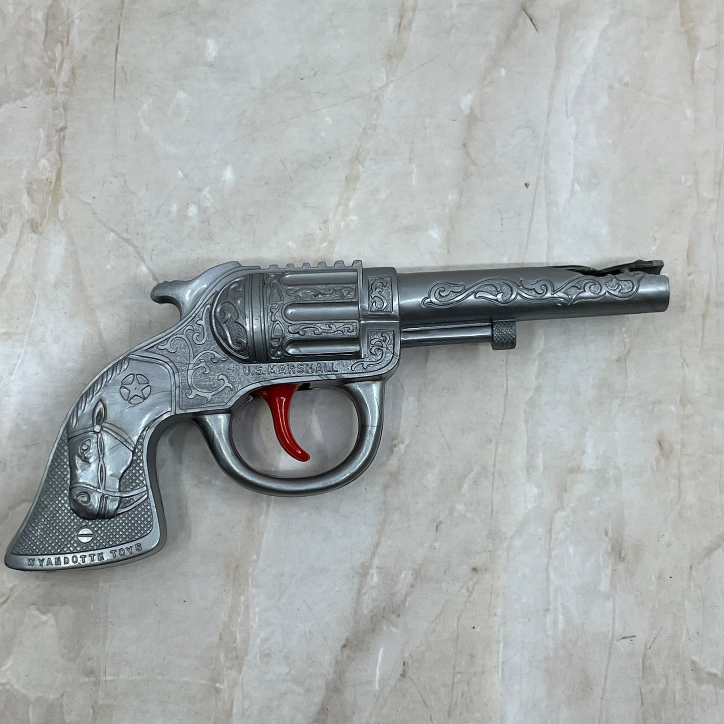 Vintage Plastic Toy Cowboy Pistol Wyandotte Toys UDA TI9-1