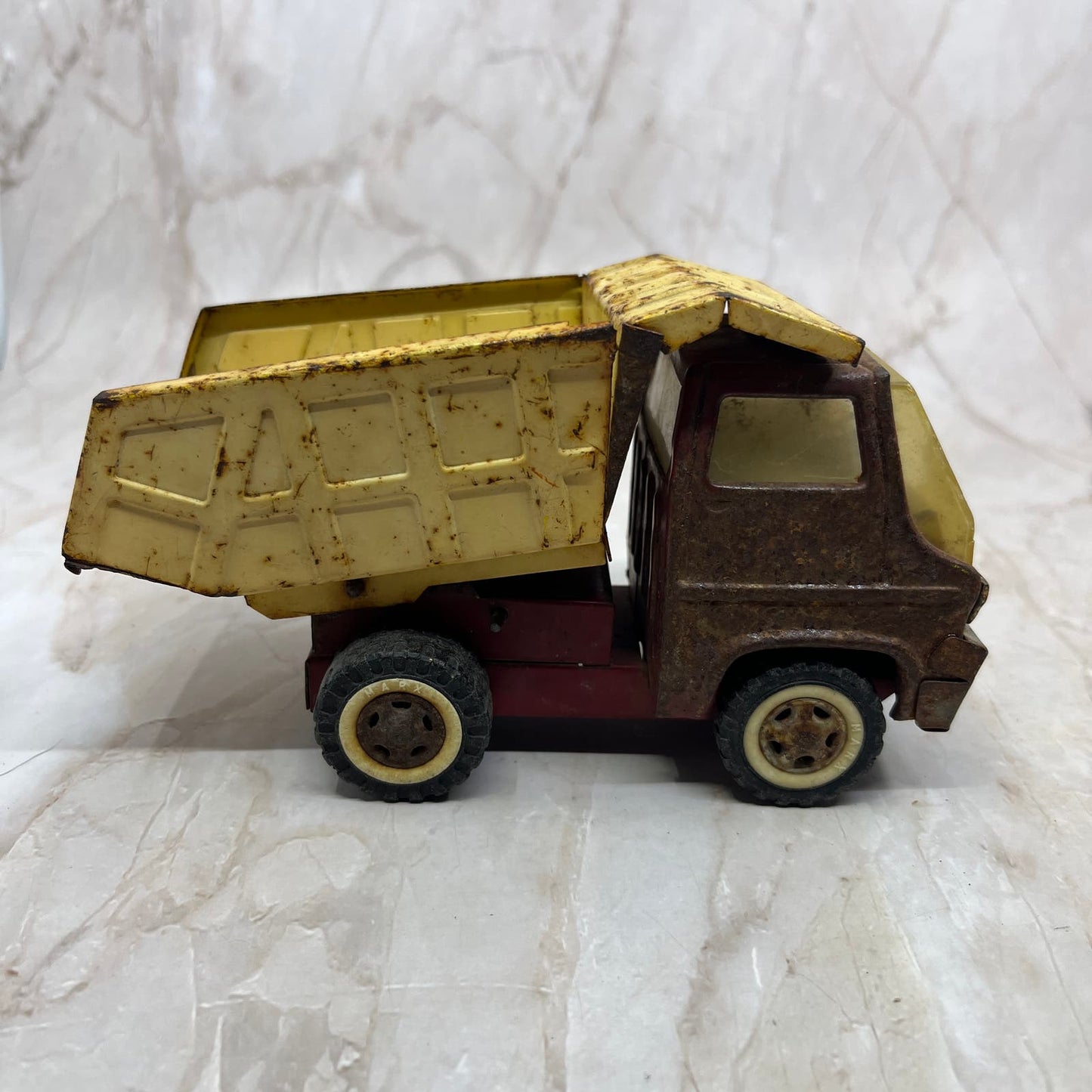 MARX Toys Pressed Steel Red and Yellow Dump Truck Made in Japan 7."x3.5 TH5