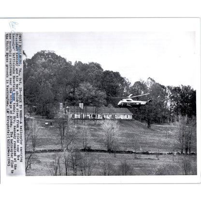JFK Kennedy at Rattlesnake Mountain Home 1963 8x10 Original Press Photo D1-P