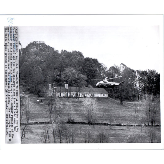 JFK Kennedy at Rattlesnake Mountain Home 1963 8x10 Original Press Photo D1-P
