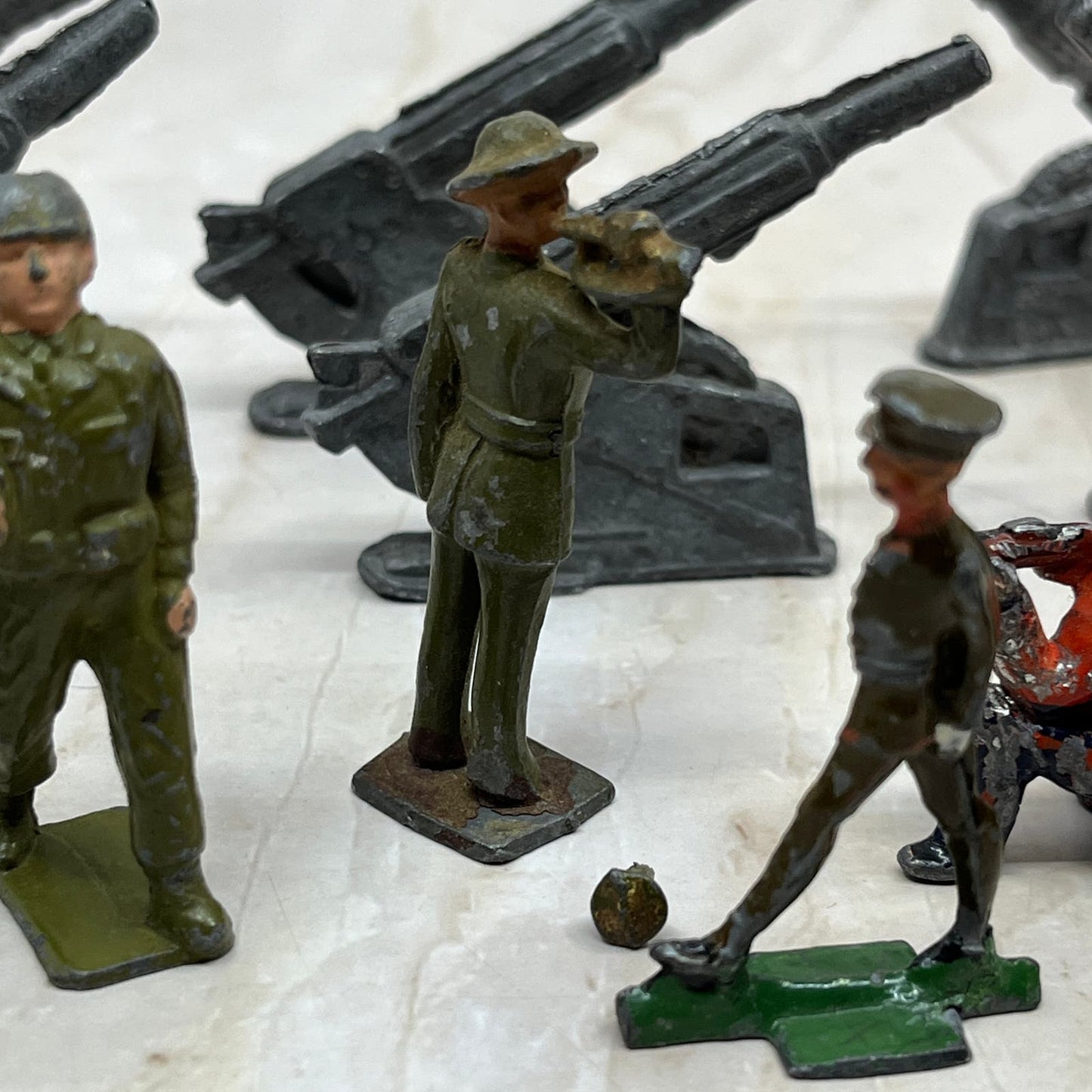 Huge Lot of Vintage Lead Metal Toy Soldiers and Artillery TD5