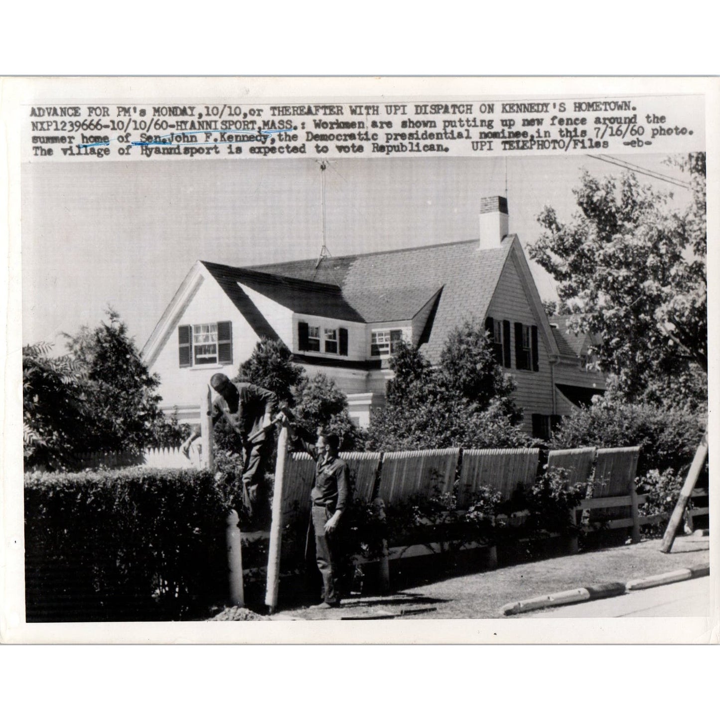 Workers Putting Fence Around JFK Kennedy Home Hyannisport 1966 Press Photo D1-P