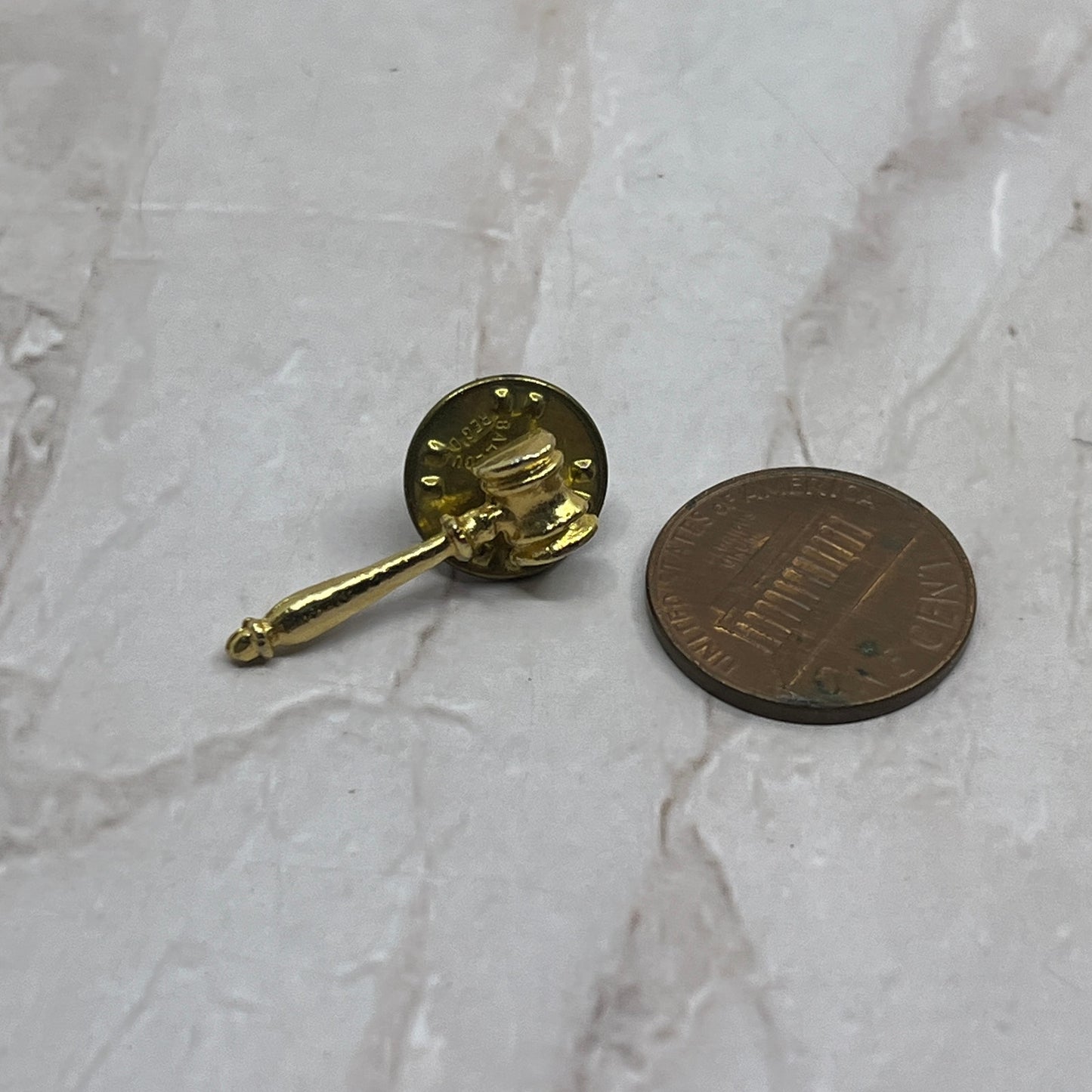 Vintage Gold Tone Gavel Judge's Pinback Button Pin SB3