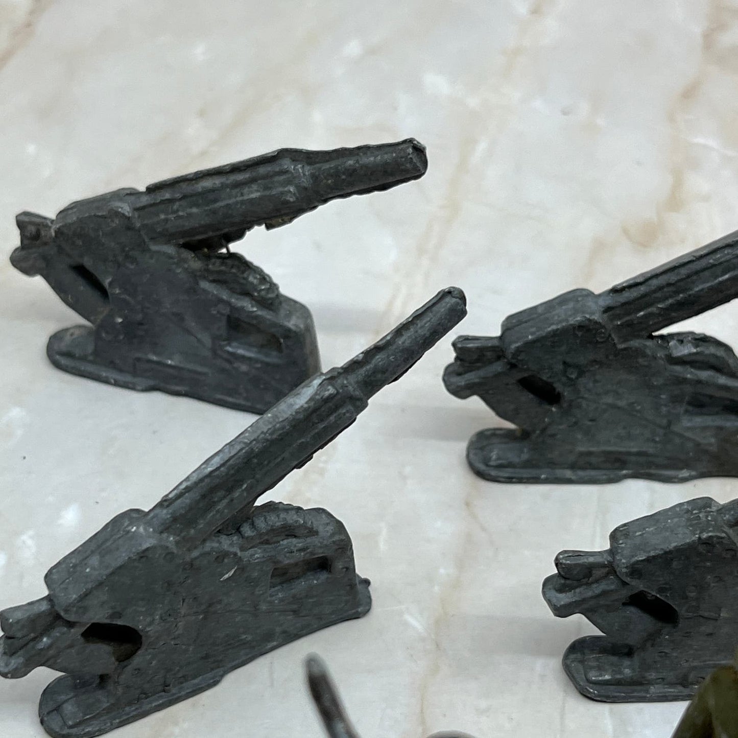 Huge Lot of Vintage Lead Metal Toy Soldiers and Artillery TD5