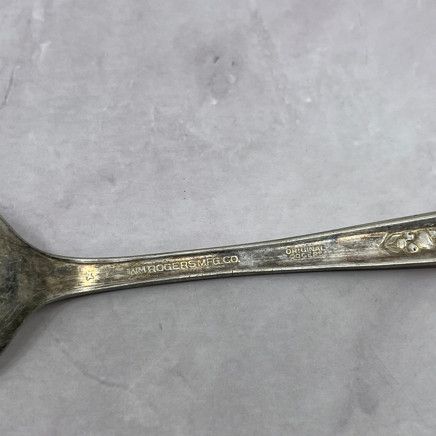 Wm Rogers Priscilla Large Spoon 8.5" Vintage Silverplate TC5-OS-26