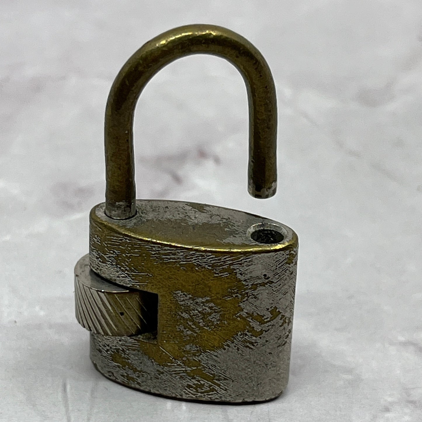Vintage Small Metal Twist-Lock Padlock Lock SE2