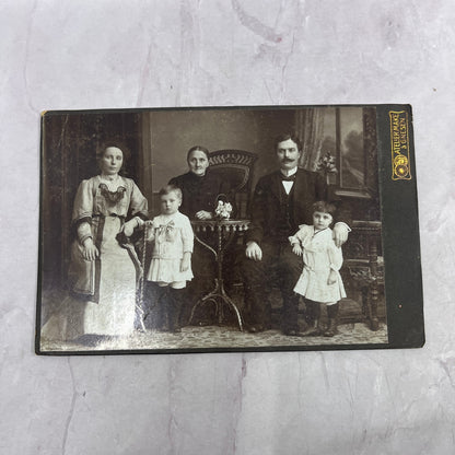 Family Portrait Atelier Make à Gnesen 4x6" Antique CDV Card Photograph TC5-RD