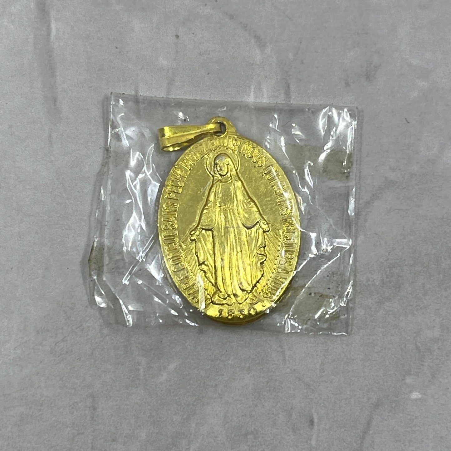 VTG Metal Gold Tone Virgin Mary Religious Catholic Charm Miraculous Medal 1" SB7