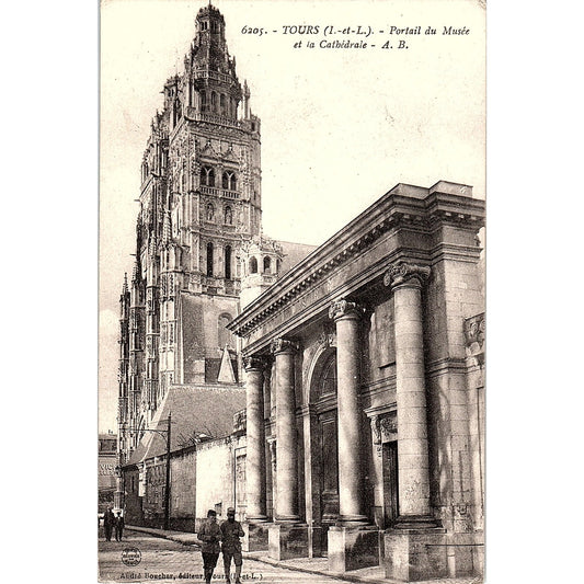 Portail Du Musée et la Cathédrale French Antique Postcard PE10