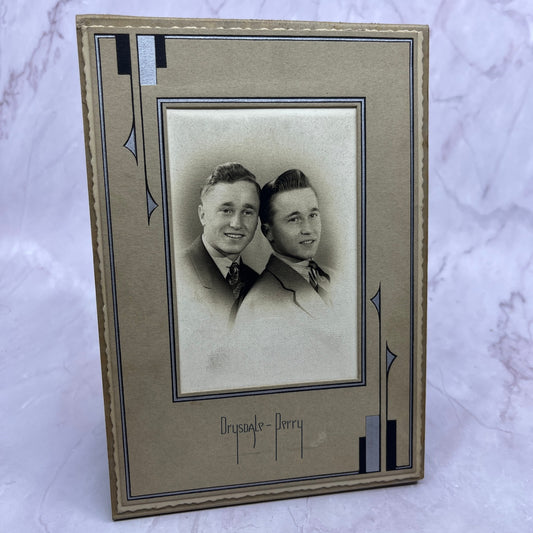 Portrait of Identical Twins Drysdale Perry Superior WI Cabinet Card TC5-CDV1