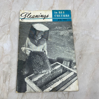 1966 July Gleanings in Bee Culture Magazine Bees Beekeeping Honey TD7