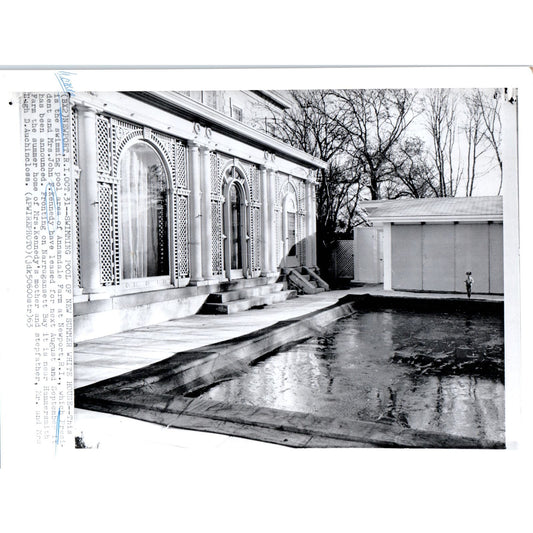 JFK Summer White House at Newport RI 1963 7x10 Original Press Photo D1-P