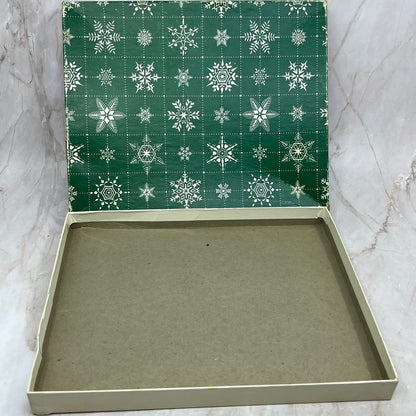 Vintage Christmas Gift Box Green With White Snowflake Pattern 8x10x1 TF5