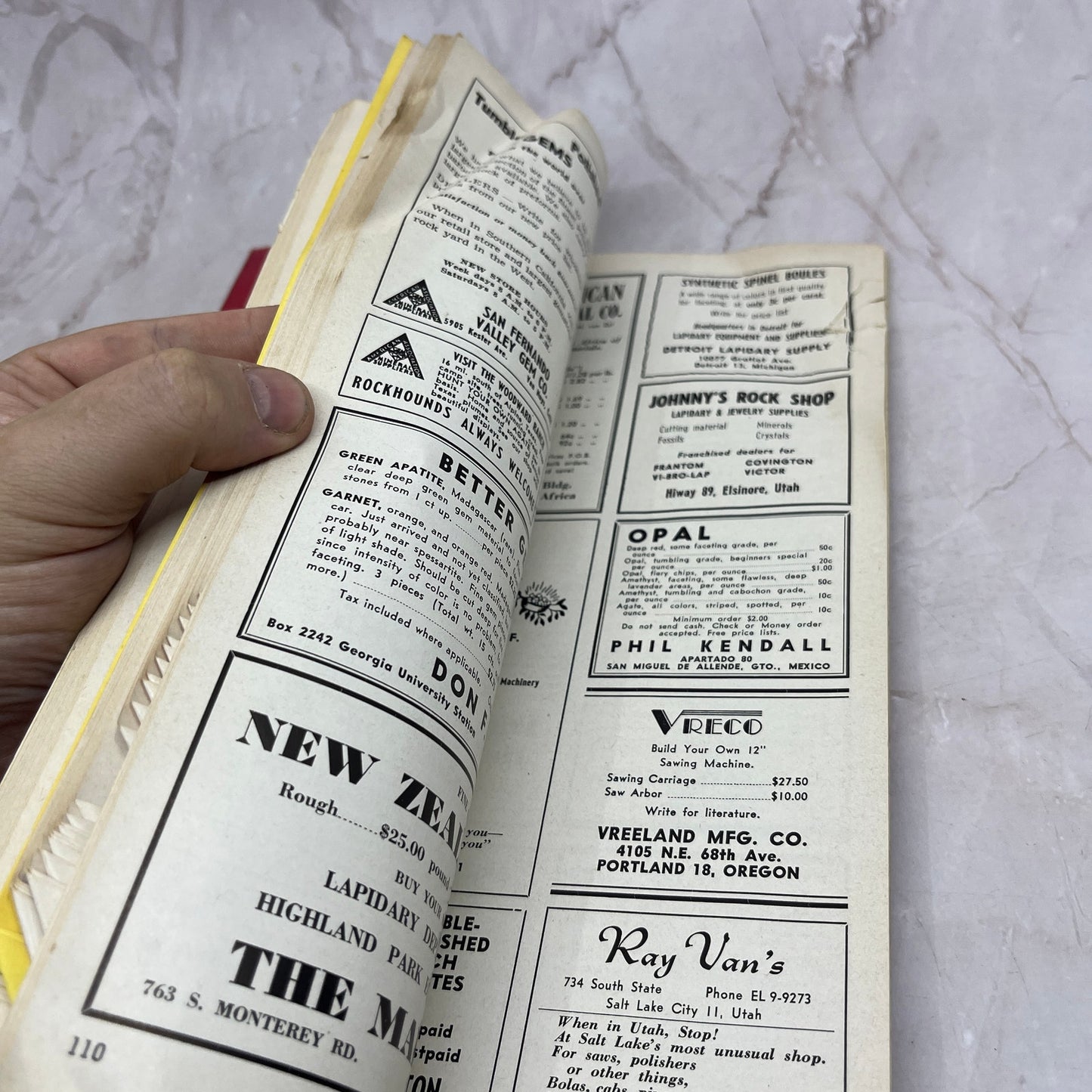 Rockhound Buyers Guide Issue - Lapidary Journal Magazine - Apr 1960 M28