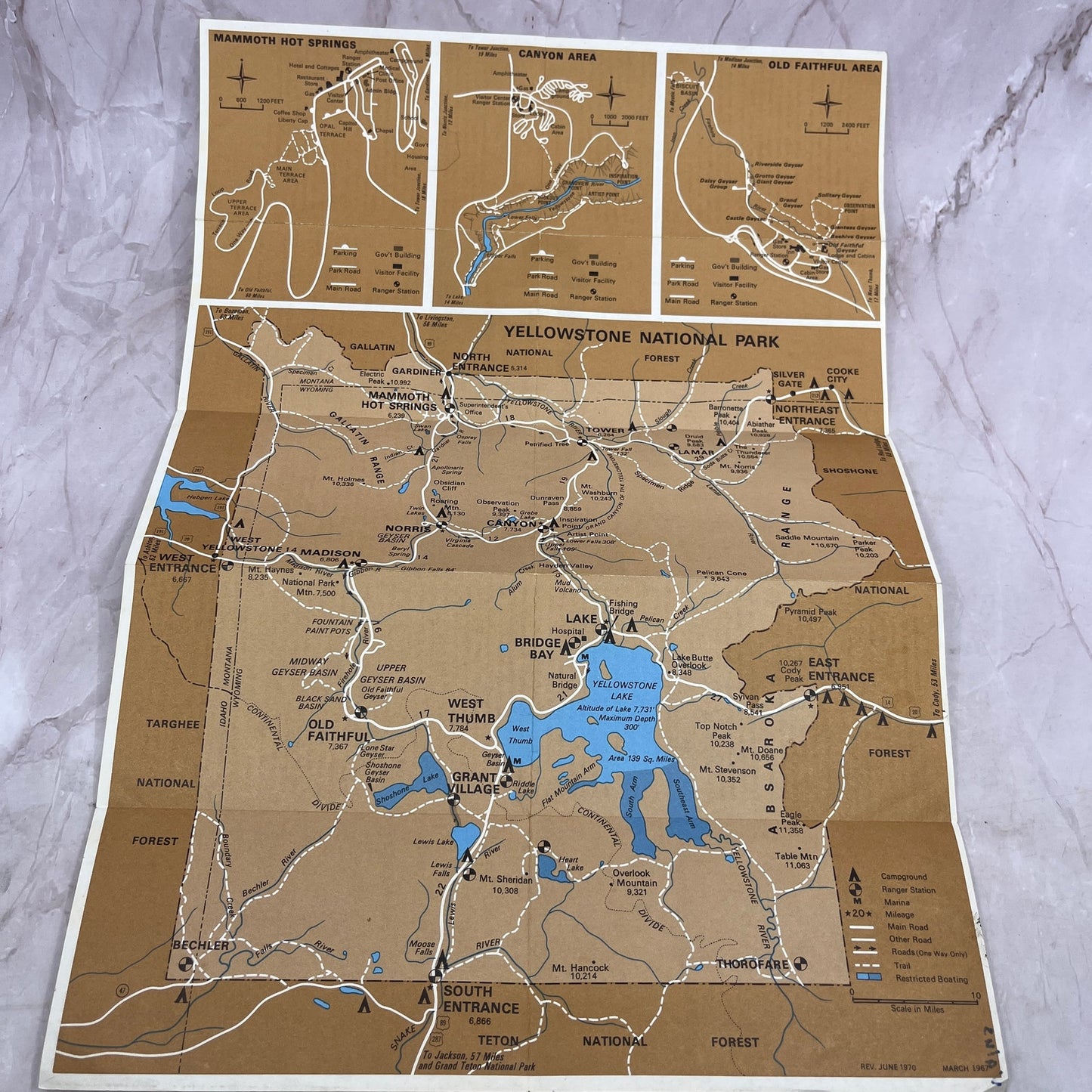 1971 Yellowstone National Park Wyoming Montana Idaho Fold Out Travel Map TA9-E2