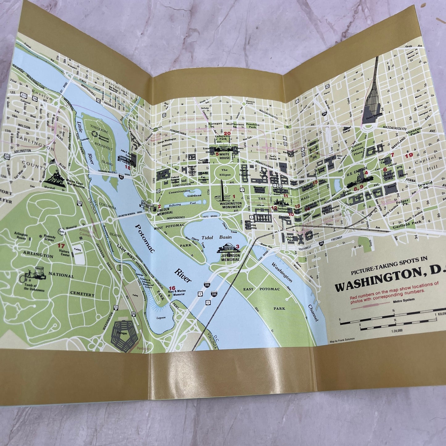 1981 Picture Taking in Washington D.C. Travel Guide and Fold Out Map TH9-TM2