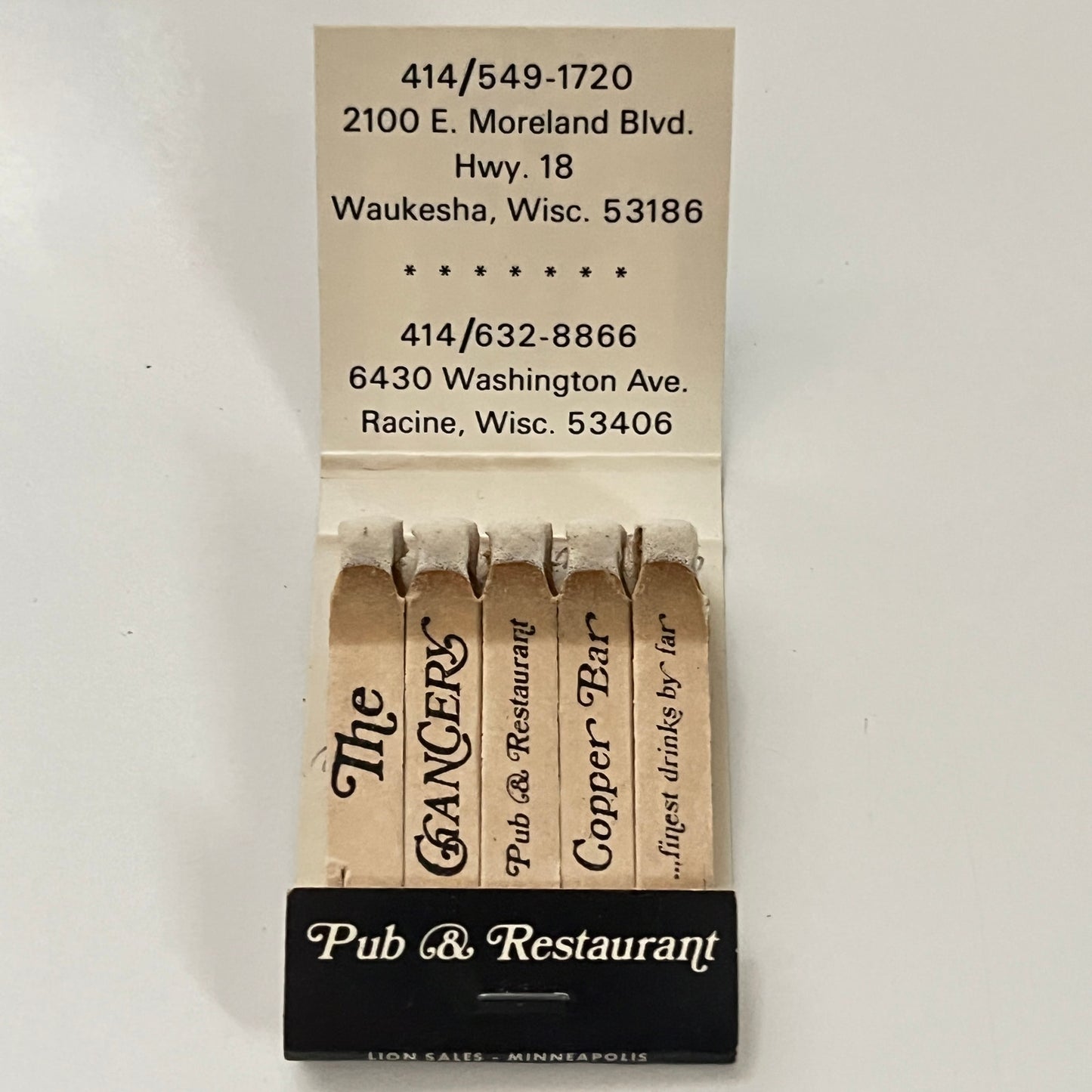 The Chancery Pub & Restaurant Waukesha WI Feature Matches Vtg Matchbook SF4-M1