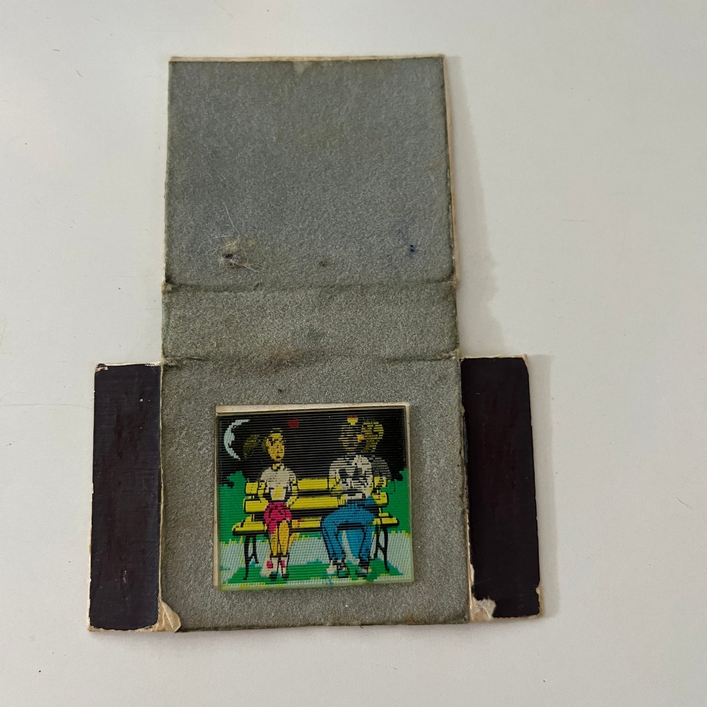 Boy and Girl Kissing Lenticular Matchbox Vintage Matchbook Matchbox SC4-R8