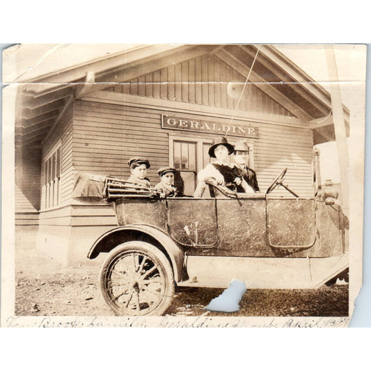 Tenbrook Family in Automobile in Geraldine Montana Photograph 3.5x4.5 AF2-A4