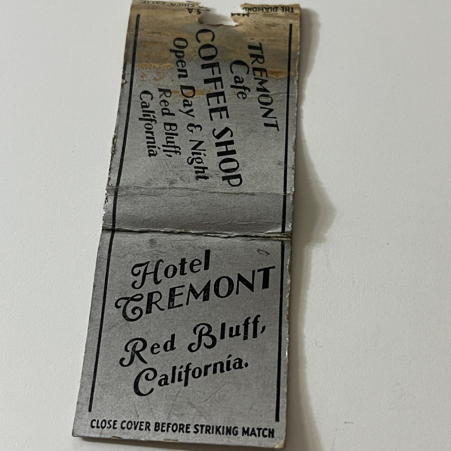 Hotel Tremont Cafe & Coffee Shop Red Bluff CA Vintage Matchbook TB6-MB2-11