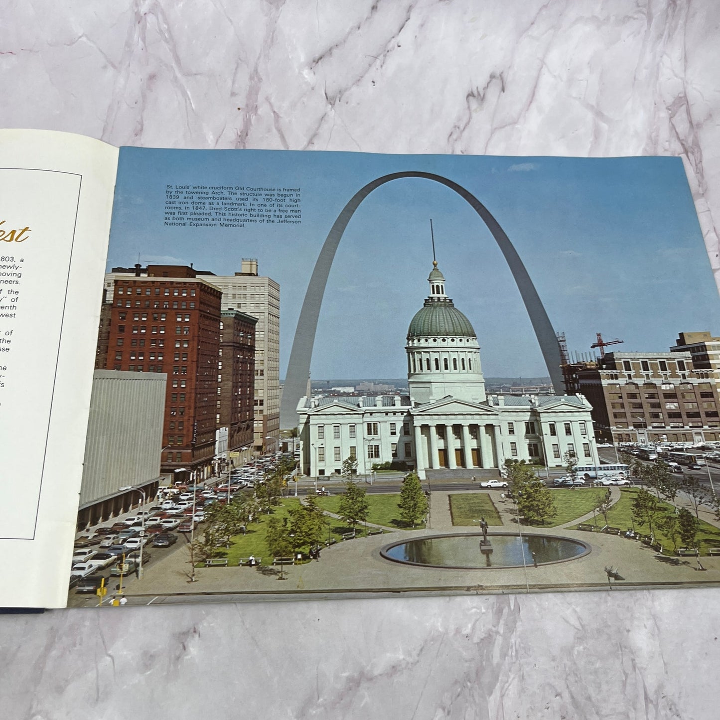 1967 Building of the Arch National Monument St Louis MO Souvenir Booklet TC5-LP1