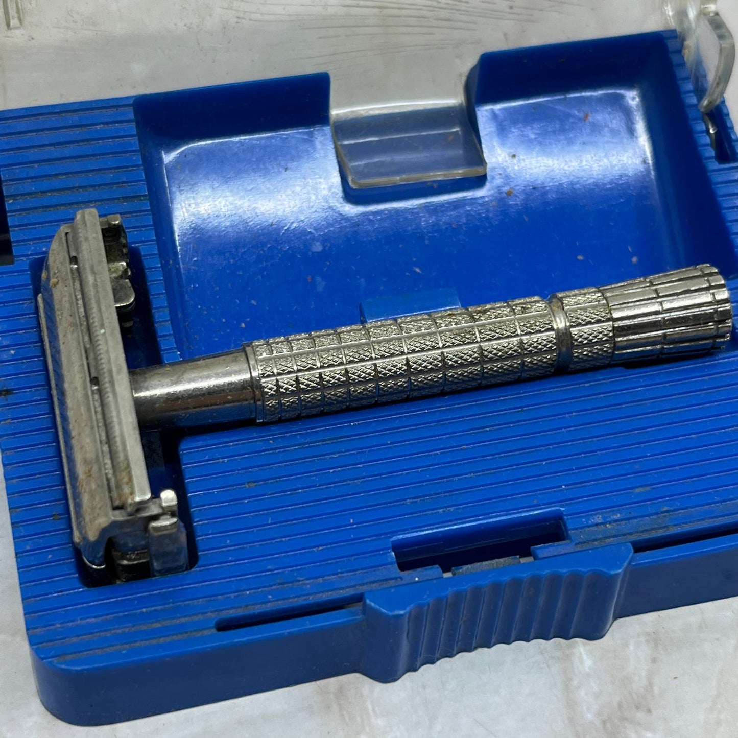 Vintage Gillette Double Edge Safety Razor with Blue Case TI9