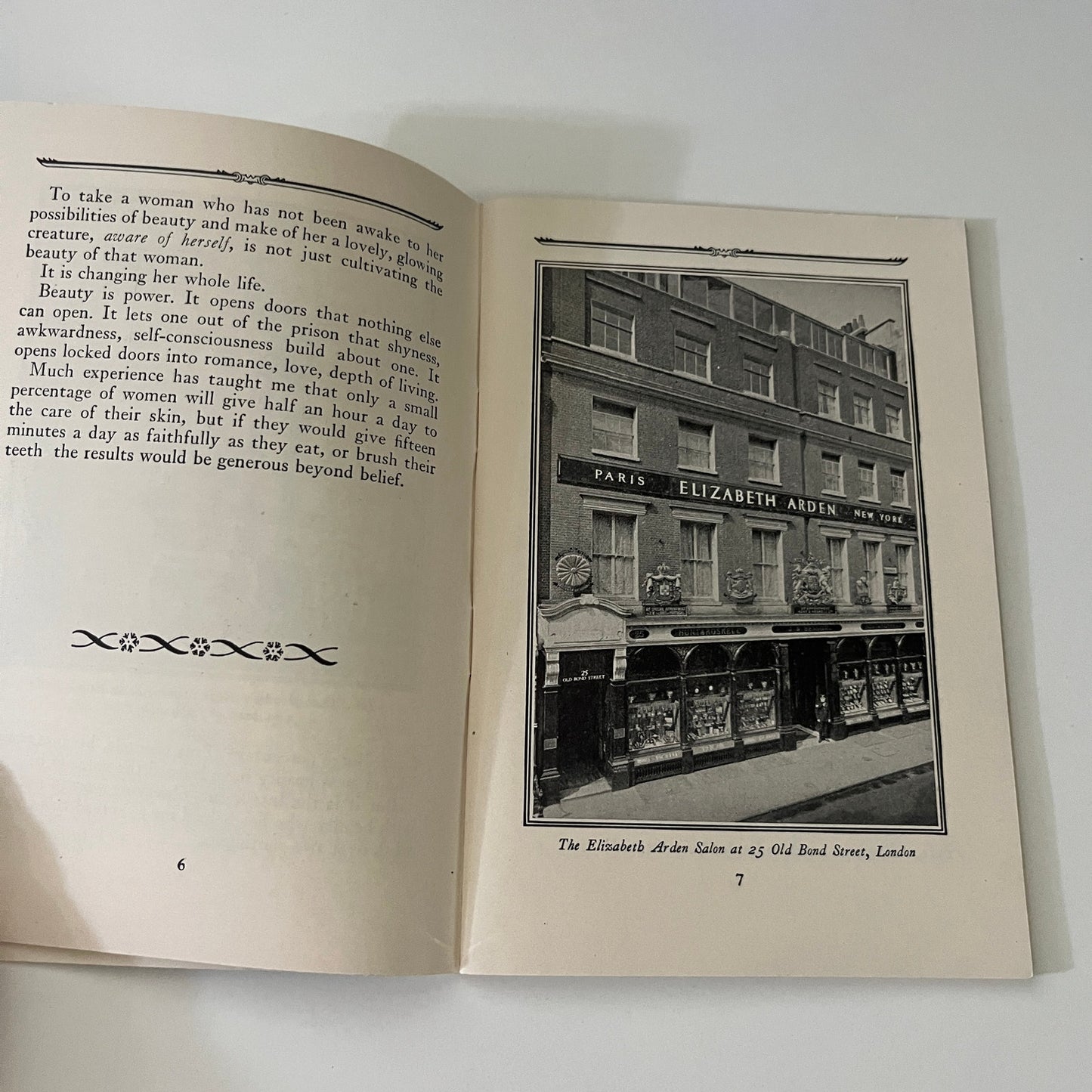 c1930 Elizabeth Arden - The Quest of the Beautiful Advertising Booklet TE2-BB