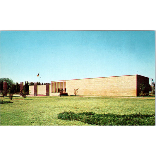 The Eisenhower Memorial Abilene Kansas Vintage Postcard PC12