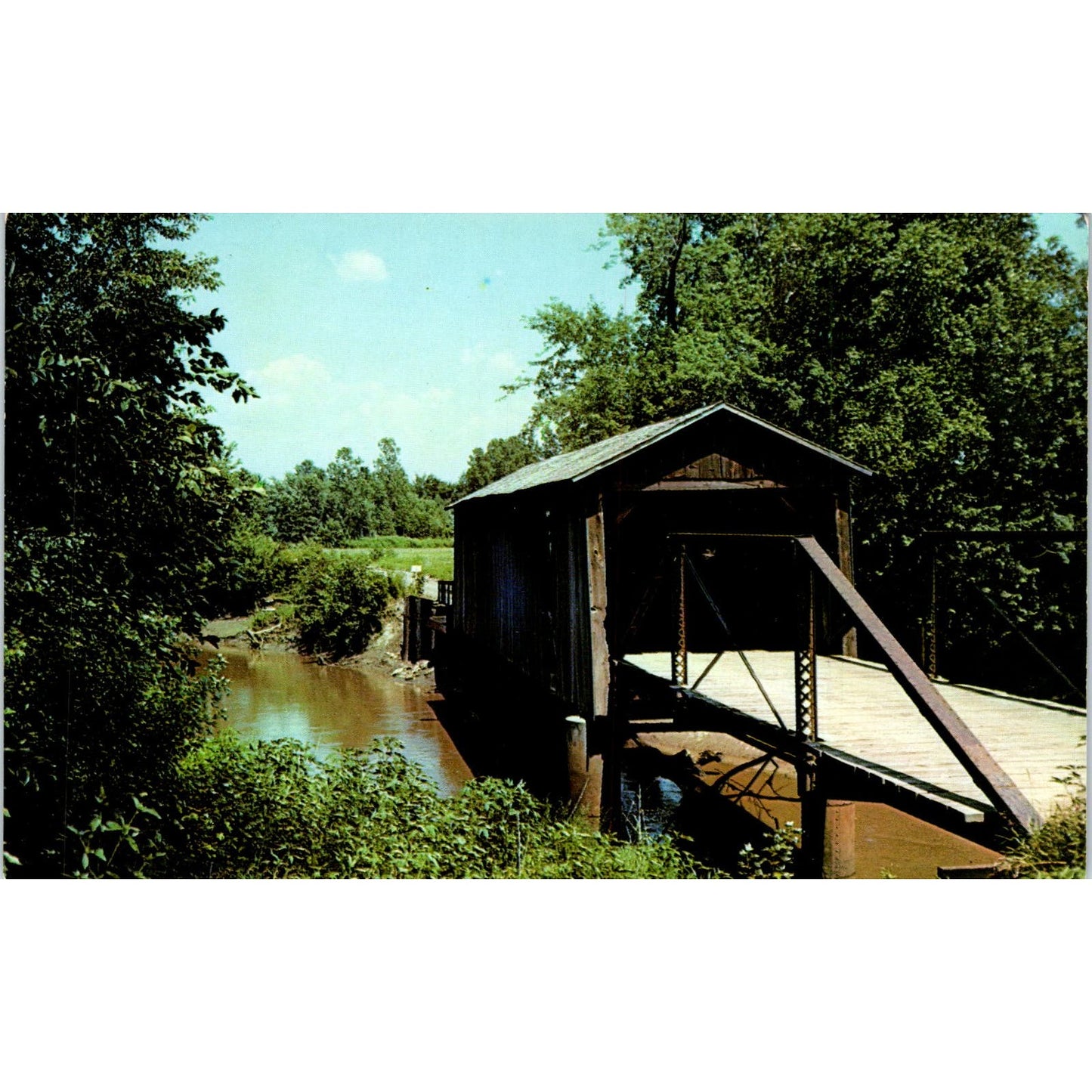 Iowa Valley Country Road Kissing Bridge Covered Bridge Postcard PC7