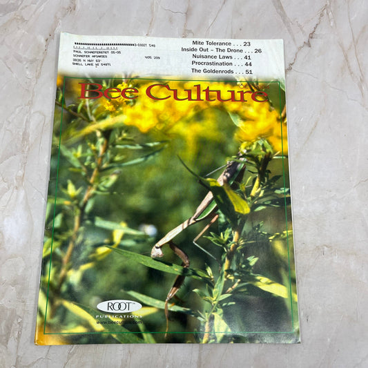 2004 Oct - Bee Culture Magazine - Bees Beekeeping Honey M9