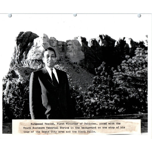 Minister of Pakistan Mohammed Masood at Mt. Rushmore 1963 8x10 Photo TK1-P11