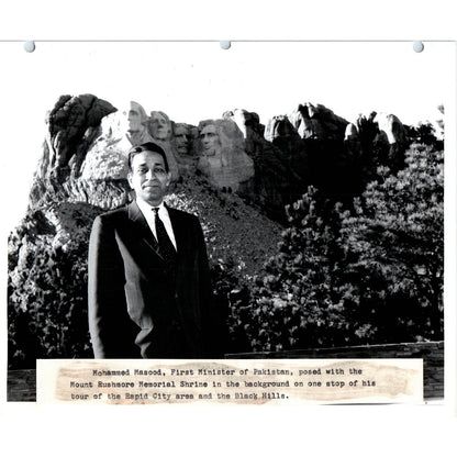 Minister of Pakistan Mohammed Masood at Mt. Rushmore 1963 8x10 Photo B15