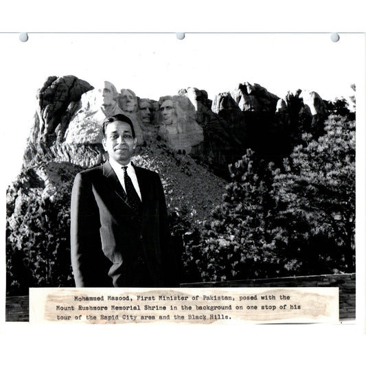 Minister of Pakistan Mohammed Masood at Mt. Rushmore 1963 8x10 Photo B15