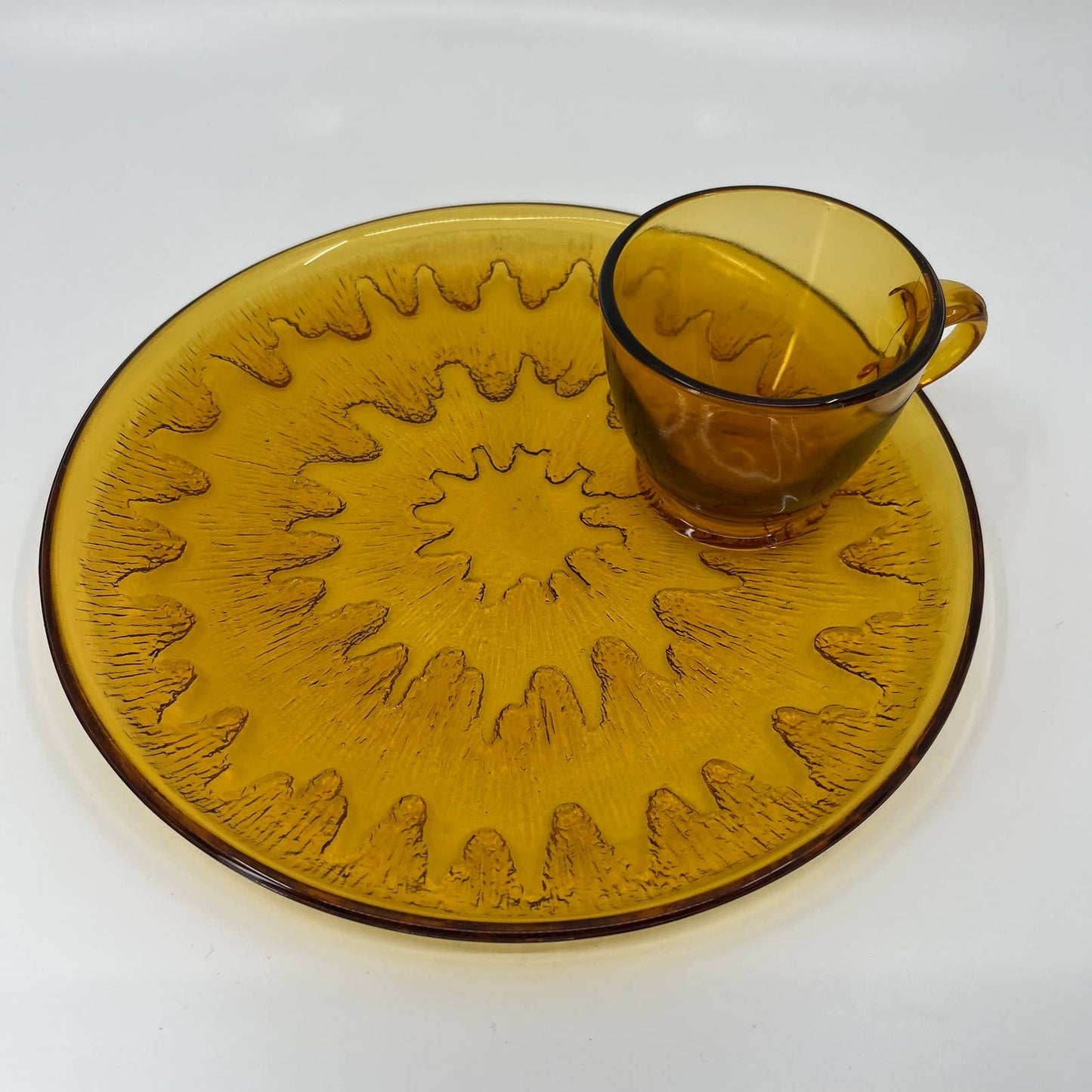 VTG Indiana Glass Golden Honey Amber Sunburst Snack Set 8 Piece Plates Cups TB5