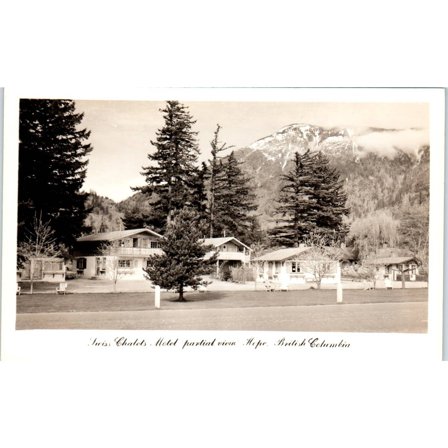 Swiss Chalet Motel Hope British Columbia - Original Postcard TJ7-RP2