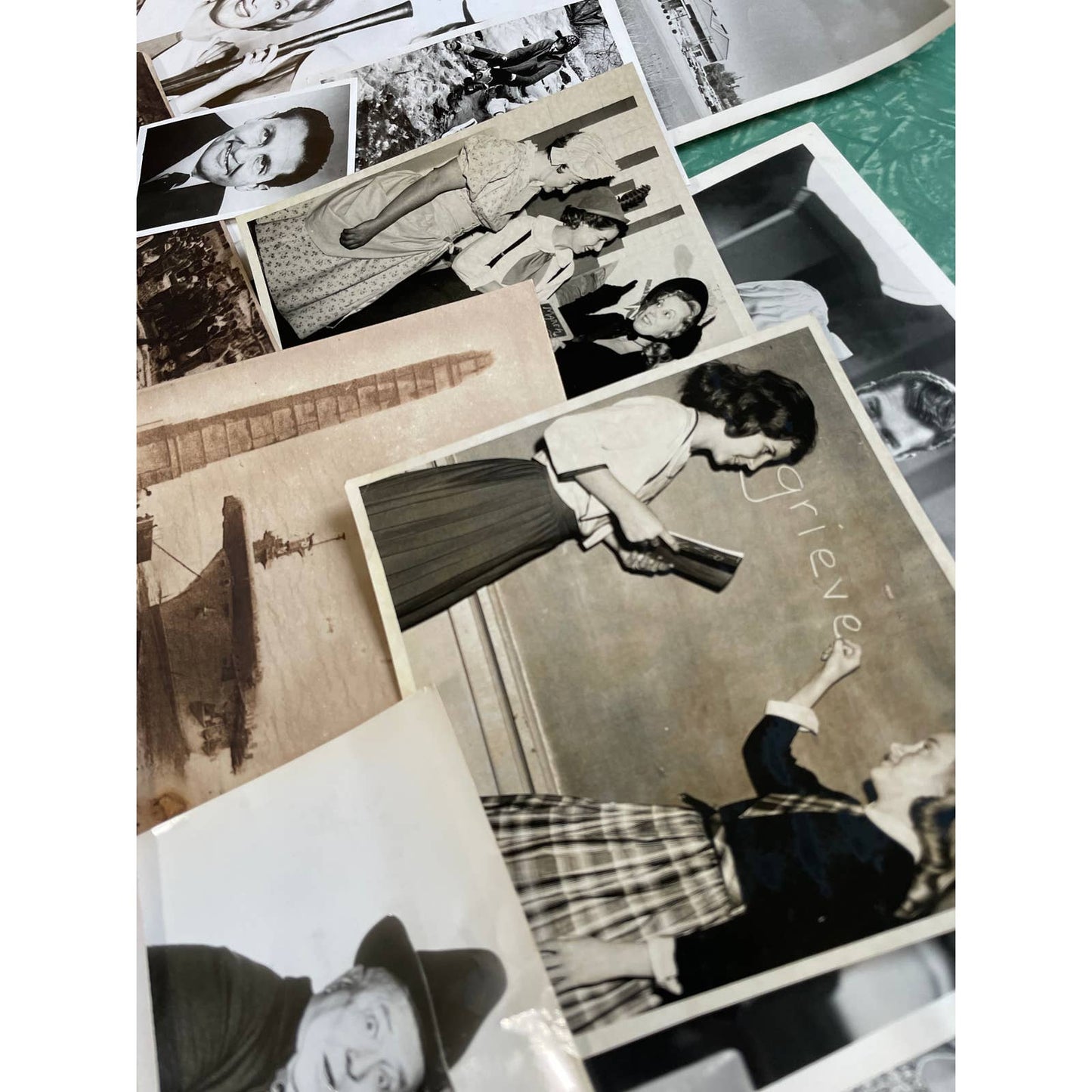 1960 Huge Lot of Assorted Press Release Photos & Papers TJ8