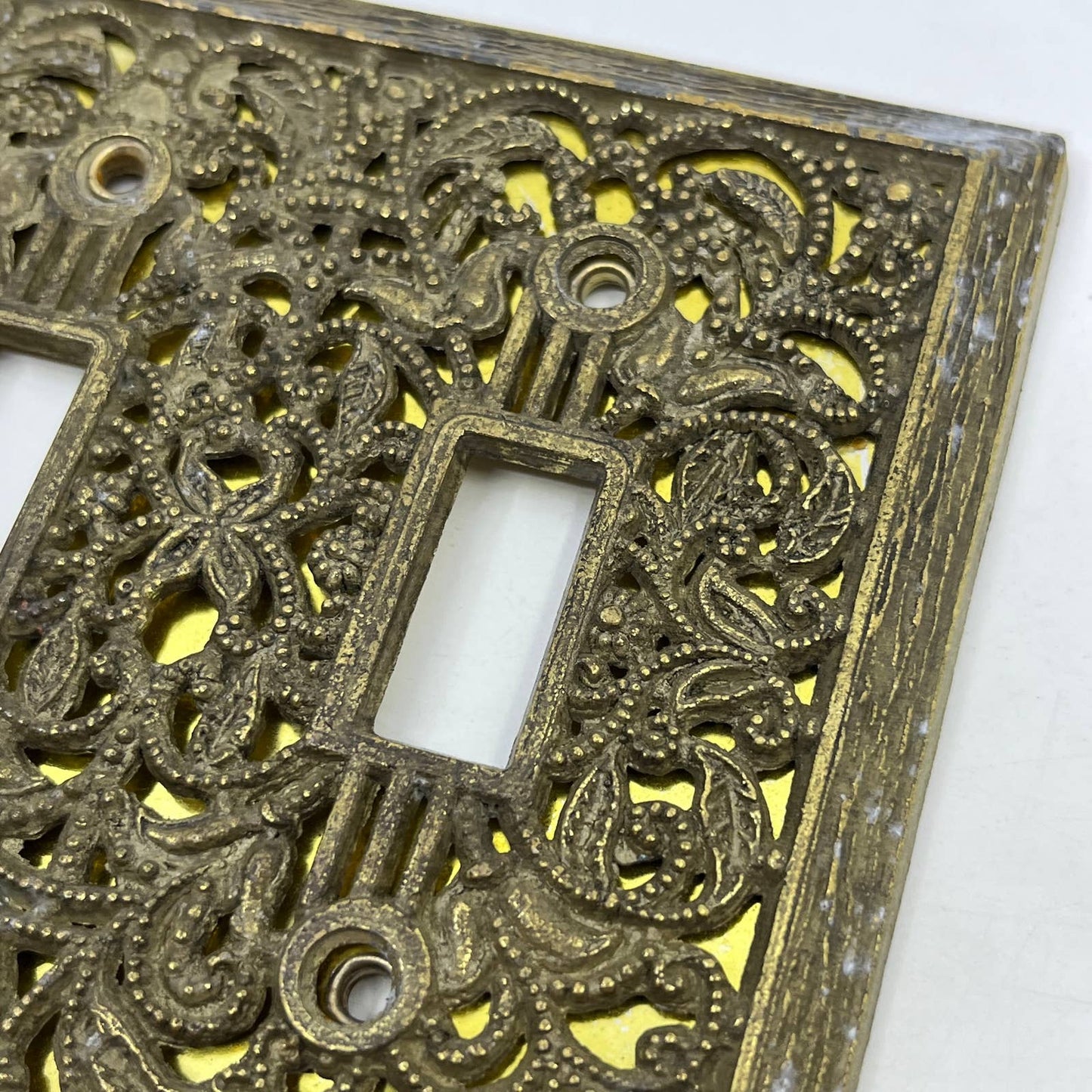 Deco Room Metal Filigree Three Light Switch Plate Cover TH6