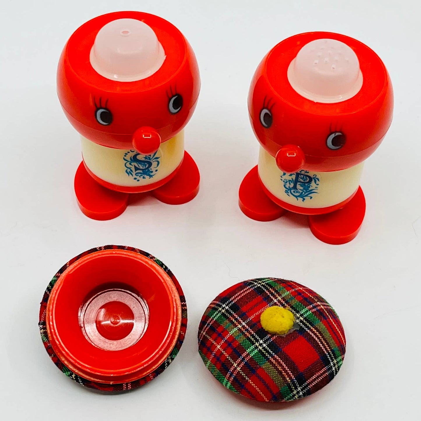 Vintage Kitschy Scottish Tartan Hat Tomato Celluloid Salt & Pepper Shakers TD2