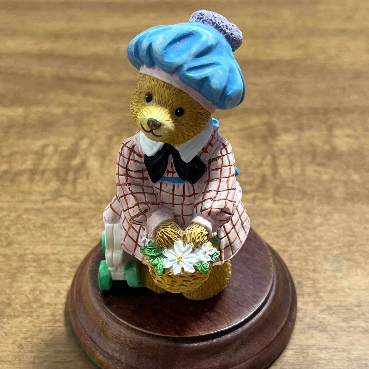 DEPT 56 UPSTAIRS DOWNSTAIRS BEARS Betsy Sweetcroft Going Out for Tea TA2