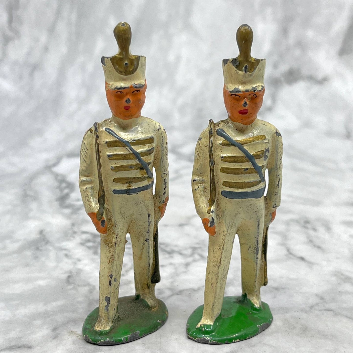 Manoil Barclay Lead Toy Soldier In White Uniform & Feather Plume Set of 2 TJ1