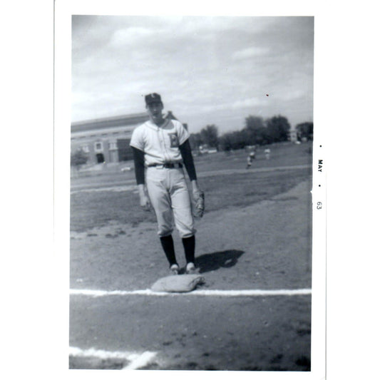 1963 Original Photograph Baseball Pitcher With "E" Uniform Photo 3.5x5 AD8-P2
