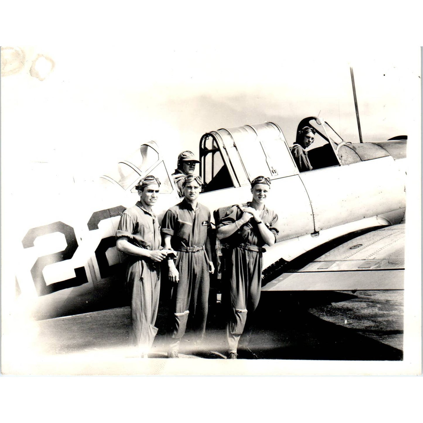 c1943 WWII USAF Pilots Alongside Grumman TBF Avenger Original Photo 4x5 TK2-P1