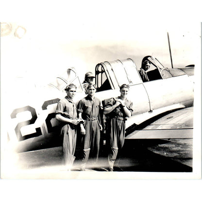 c1943 WWII USAF Pilots Alongside Grumman TBF Avenger Original Photo 4x5 TK2-P1