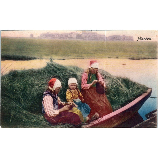 Marken Holland Netherlands Children Outdoors c1910 Original Postcard TK1-P20