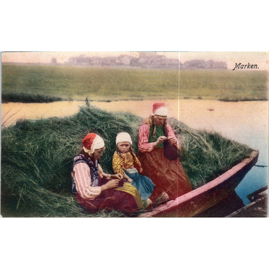 Marken Holland Netherlands Children Outdoors c1910 Original Postcard P1-15